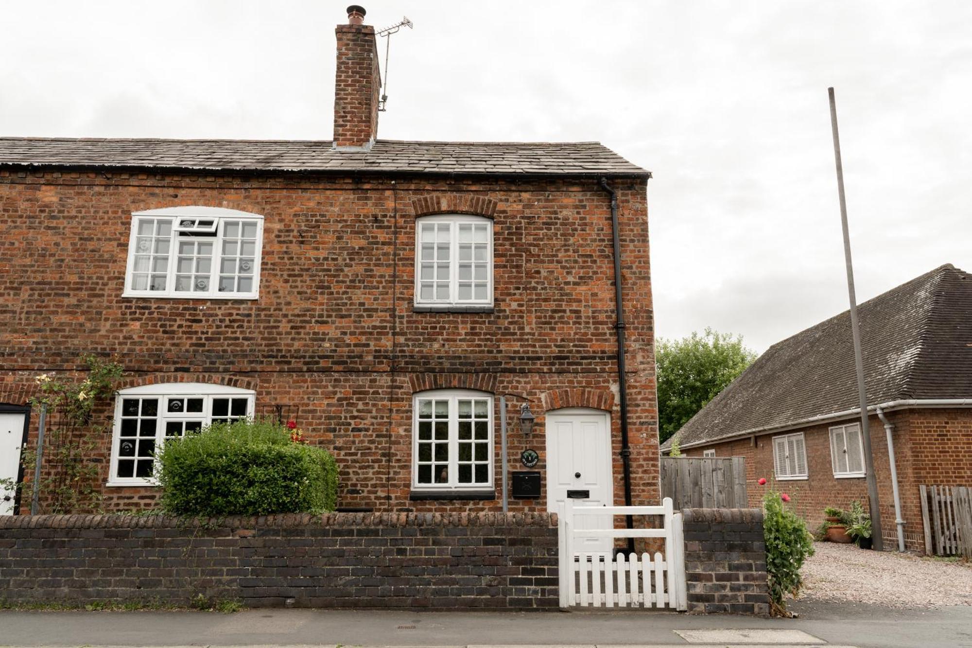 Cosy 2 Bed Cottage In Charming Village Of Christleton - For Up To 5 エクステリア 写真