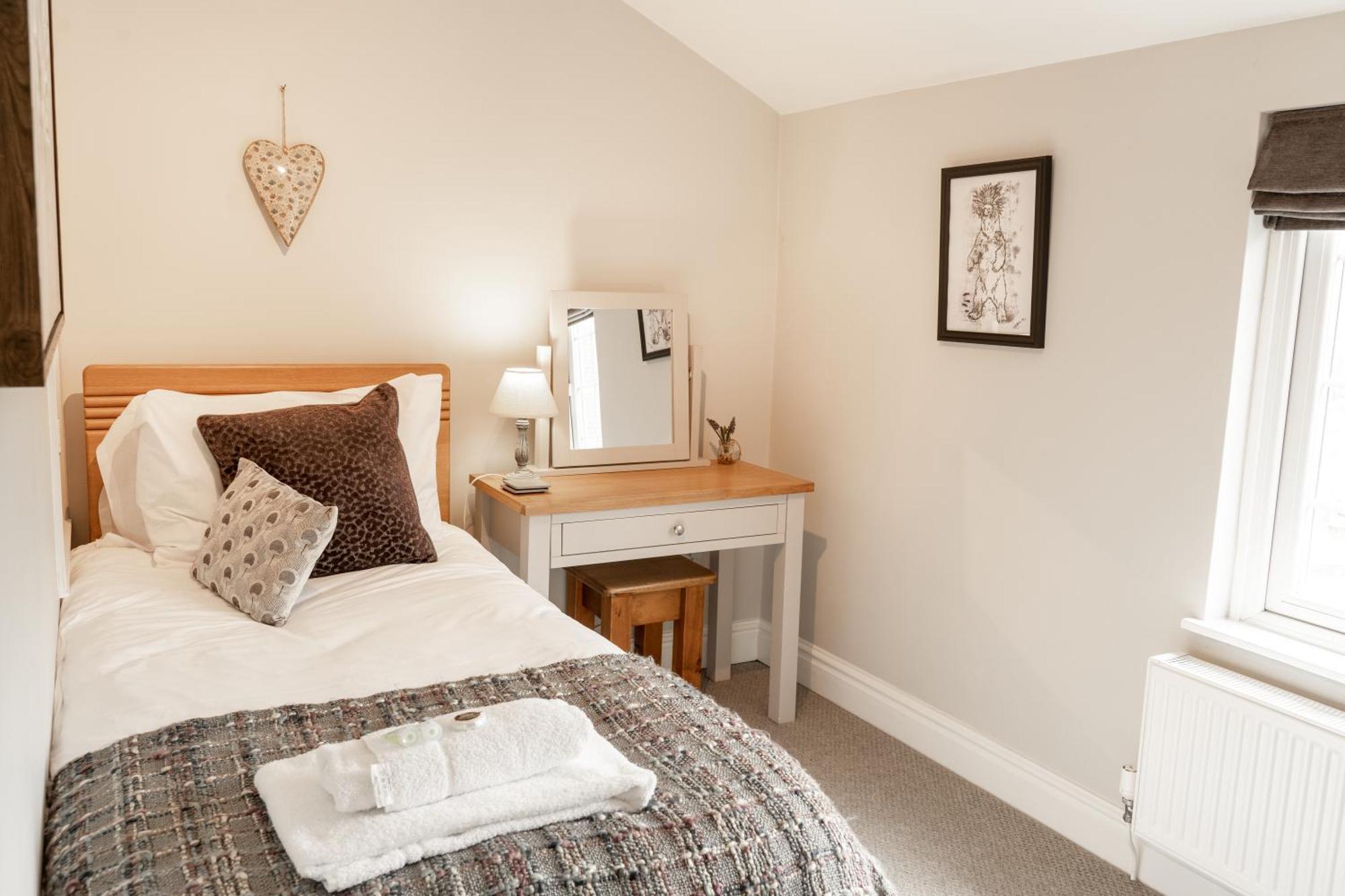 Cosy 2 Bed Cottage In Charming Village Of Christleton - For Up To 5 エクステリア 写真