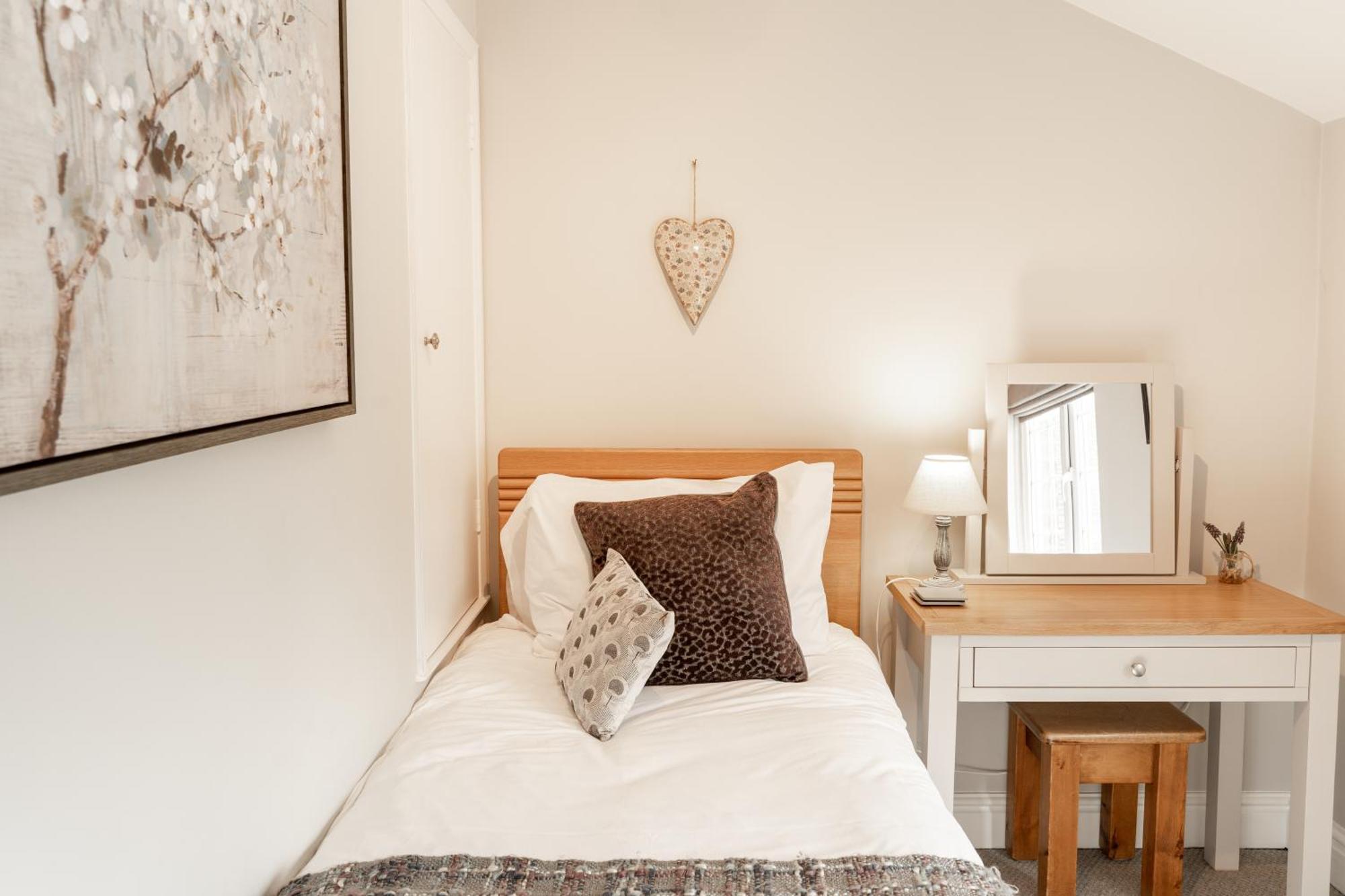 Cosy 2 Bed Cottage In Charming Village Of Christleton - For Up To 5 エクステリア 写真